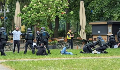 Kurios Polizei Gelsenkirchen Rät Em Fans Zu Cannabis Konsum