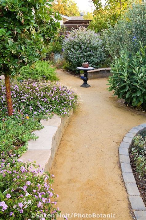 Decomposed Granite Backyard This Is An Example Of A Traditional