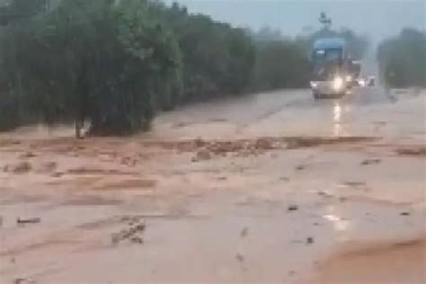 Vídeo Litoral Da Bahia Enfrenta Fortes Chuvas E Ruas Ficam Alagadas