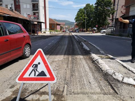 Zatvoren Za Saobra Aj Deo Ulice Knjaza Milo A U Kosovskoj Mitrovici