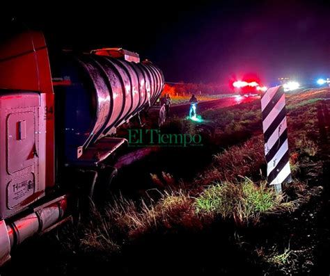 Vuelca Tr Iler Con Carga De Di Sel En La Carretera Monclova Sabinas