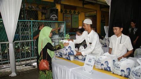 Pertamina Dan Kementerian Bumn Bagikan 1000 Paket Sembako Murah