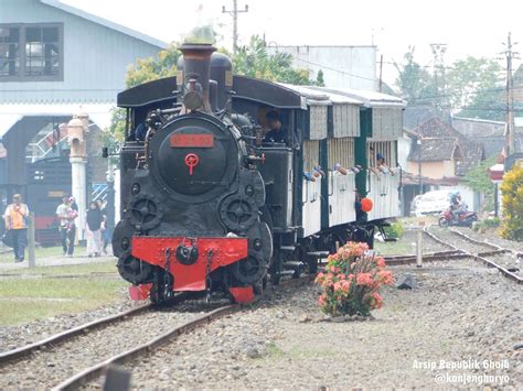 Kereta Api Indonesia Menikmati Sensasi Kereta Api Uap Wisata Di