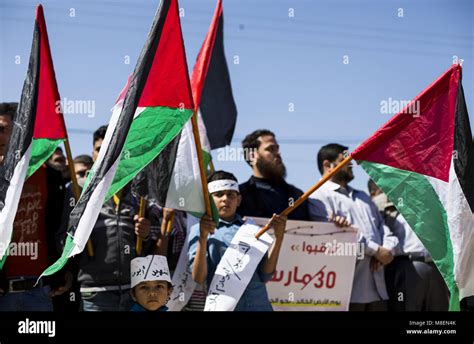 Gaza City, The Gaza Strip, Palestine. 17th Mar, 2018. Palestinians ...