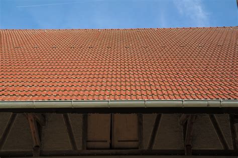 Démoussage De Toiture Quand Faut il Songer à Faire Cette Opération