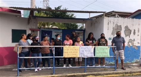 Padres De Familia Toman El Jardin De Ni Os Lazaro Cardenas Nnveracruz