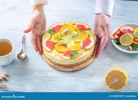 Torta Cruda De La Fruta C Trica Con El Pomelo La Naranja La Cal Y El