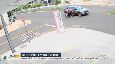 JA 1ª Edição Motociclista fica ferido após ser atropelado em Rio