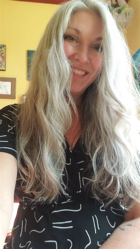 Pin By Gail Hollingsworth On Gray Hair Don’t Care Gorgeous Gray Hair Gray Hair Beauty Silver