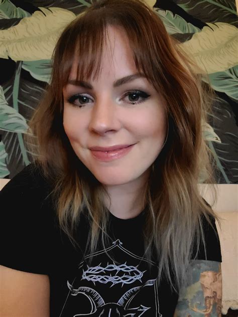 F She Her Lesbian A Sunday Selfie Which Is A Thing Here Or Everyone Just Posts Fire