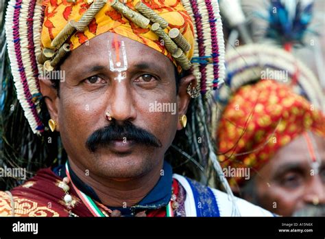 Male Dancer Looking Up Hi Res Stock Photography And Images Alamy