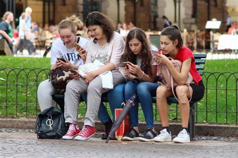 Cada Vez Mais Cedo Puberdade Das Meninas Come A Aos Anos Metr Poles