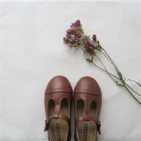 Brown T Strap Shoes Boota（ブータ）海外子供服のセレクトショップ