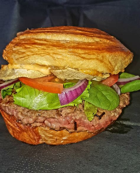 Burger Le Cantal 1 U Le Plat Qui Roule Locavor Fr