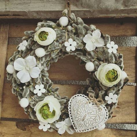 Pin By Mónika Mitterer On Spring And Easter Floral Wreath Floral Wreaths