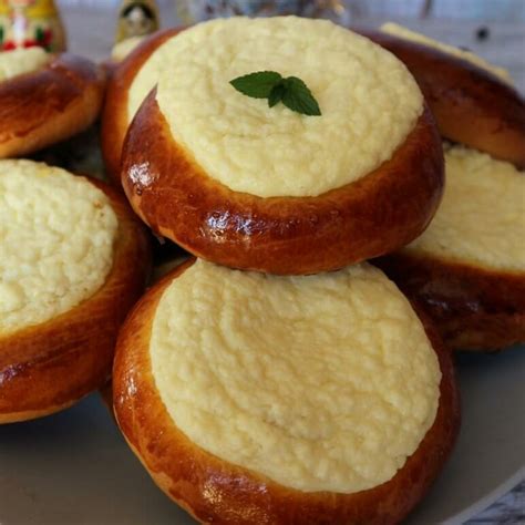 Vatrushka – classic recipe for popular Russian sweet cheese buns