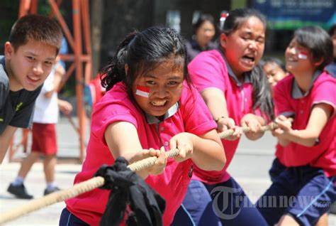 Lomba Tarik Tambang Memperingati Hut Ke Kemerdekaan Ri Foto