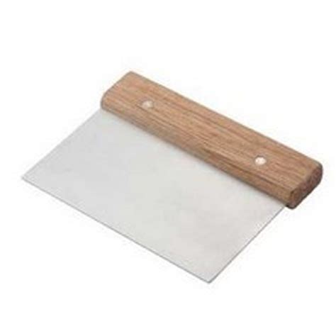 Espátula de cocina con mango de madera para raspar o cortar 6pulg Winco