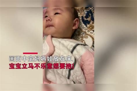 7个月宝宝哭闹要抱抱，喊爸爸喊一半发现不对劲，瞬间改口喊妈妈爸爸瞬间宝宝