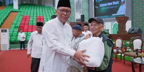 Yayasan UNISMA Berikan Santunan Untuk Ratusan Kaum Dhuafa Tugumalang Id