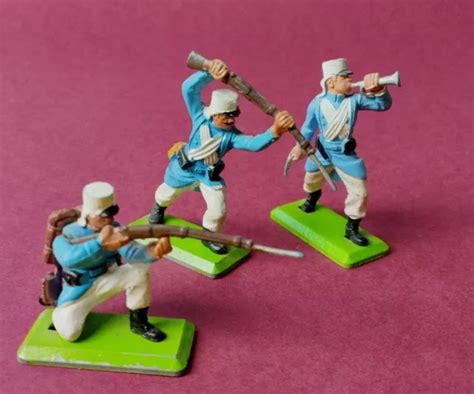 LOT BRITAINS LTD DEETAIL 1971 Légion Étrangère Francaise 3 Soldats EUR