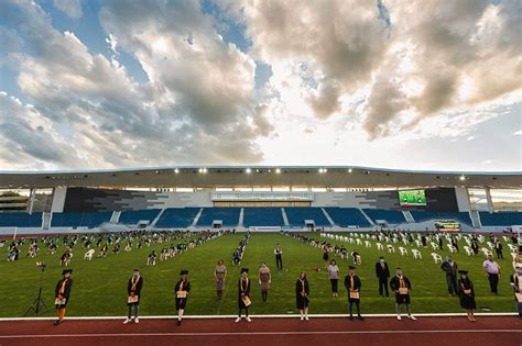 Festivit I De Absolvire Pe Stadionul Municipal Din T Rgu Jiu