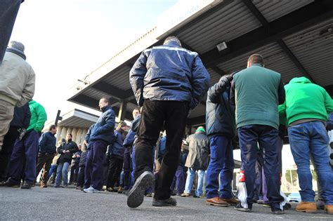 Amianto Alla Breda Le Tute Blu Assediano Gli Uffici Dei Dirigenti