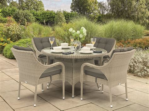 Bramblecrest Cherington Rattan 4 Seat Round Dining Set With Parasol And Base