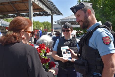 Sur le marché de l Aigle les gendarmes alertent sur la sécurité des