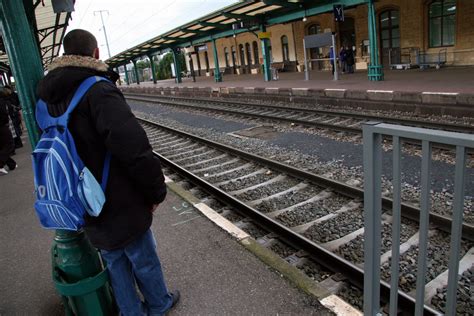 Moselle Gr Ve La Sncf Ce Mercredi Un Train Sur Deux Entre H Et