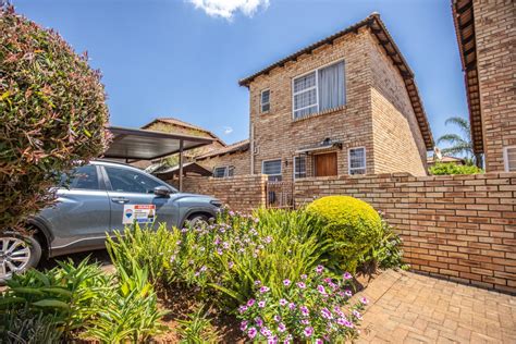 3 Bedroom Townhouse For Sale In Heuwelsig Estate Remax™ Of Southern Africa