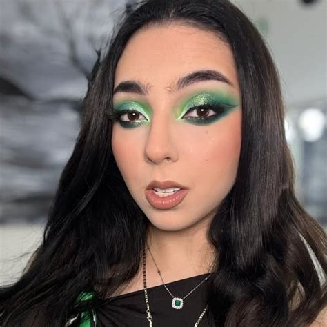 Isa Vargas 💚 Isavargasmakeup • Threads Say More