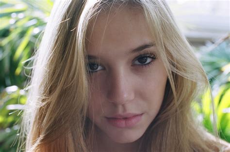 Face Model Women Alexis Ren Blonde Hd Wallpaper Rare Gallery