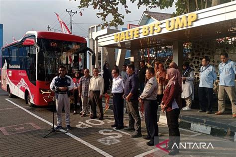 Dinhub Bus Bts Trans Banyumas Layani Penumpang Di Kampus Ump Antara News