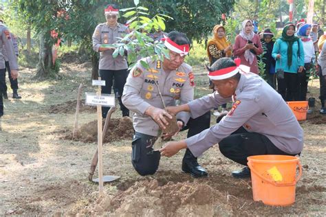 Polda Jateng Tanam Ribuan Pohon Penghijauan Di Gunungpati Portalika