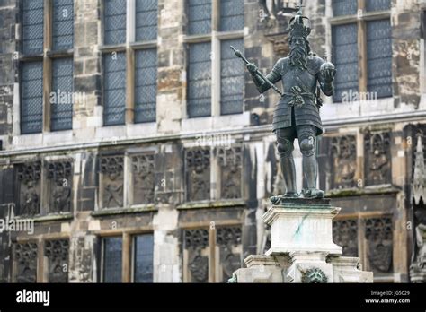 Karl Der Gro E Statue Fotos Und Bildmaterial In Hoher Aufl Sung Alamy