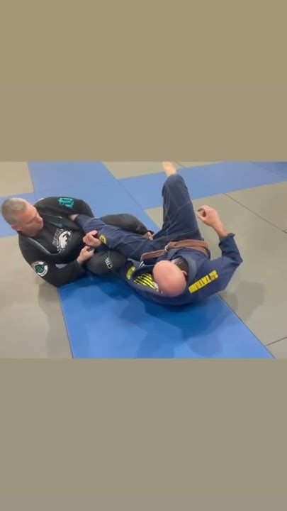 Straight Foot Lock And Sweep From Leg Lasso De La Riva Guard Youtube