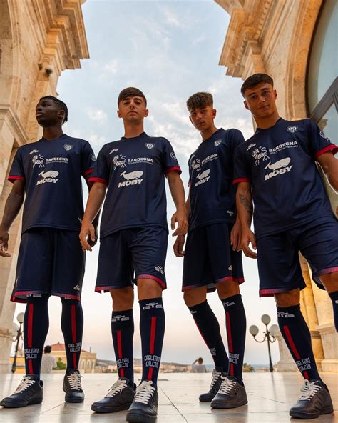 Cagliari Presentata La Terza Maglia 2023 24