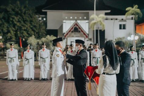 Wakil Bupati Karawang Kukuhkan Pasukan Pengibar Bendera Pusaka