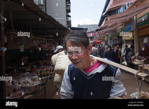 Local Kunming 昆明市 food market, Yunnan province, China Stock Photo - Alamy