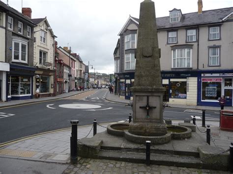 Fountain In Lampeter Jeremy Bolwell Cc By Sa 2 0 Geograph Britain