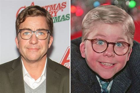 People Are Only Just Realizing Ralphie From A Christmas Story Is Also In Elf Did You Spot Him