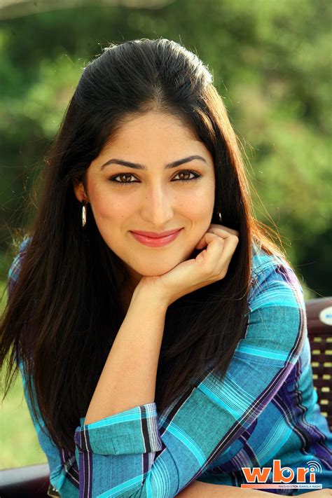 Recently On Her Trip To Kolkata Actress Yaami Gautam Came To A Fans