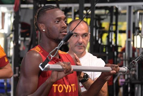 Trigoria Palestra Per Chi Ha Giocato Ieri Karsdorp In Campo Foto