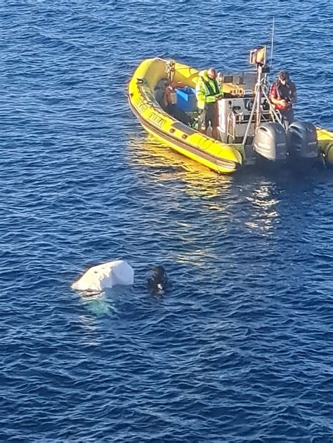 Fotos Un Pesquero Encalla En El Muelle De La Ti Osa En Lanzarote