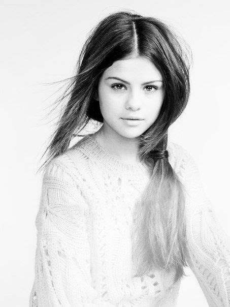 Pin Van ℳermaid ʚ̛ɞ Op Selena Gomez ♡ Idool