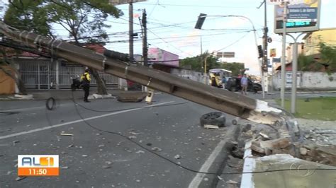 Avenida Dona Constança - Vídeo: Acidente é registrado na Avenida Dona Constança, em Maceió ...