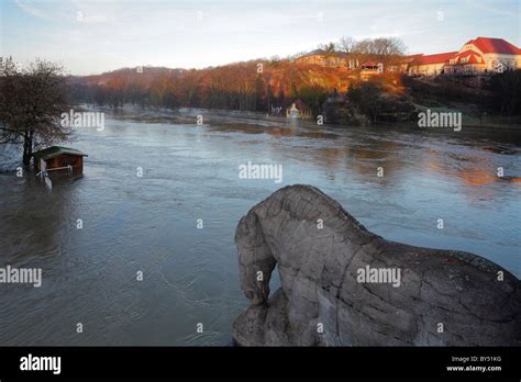 Hochwasser In Halle Saale Blick Auf Amselgrund Und Bergschenke