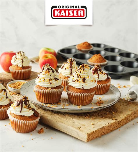 Apfel Cupcakes Mit Creme Topping Und Schokosauce Rezept Backmomente De