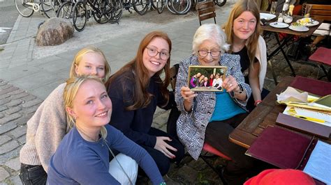 Holocaust Überlebende Irene Butter besucht Schülerinnen in Hamburg